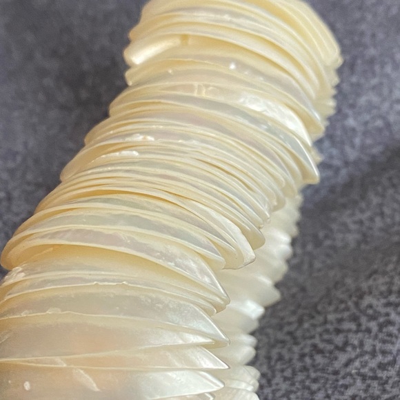 Mother of Pearl ✨ Antique ✨ Shell stretch unique bracelet - Picture 5 of 5